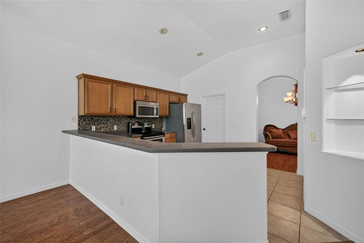 7075 Bayou West Place N, Pinellas Park, FL 33782 Photo