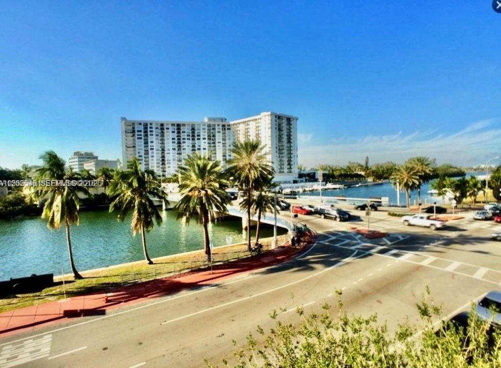 4015 Indian Creek Dr , Unit 306, Miami Beach, FL 33140 Photo