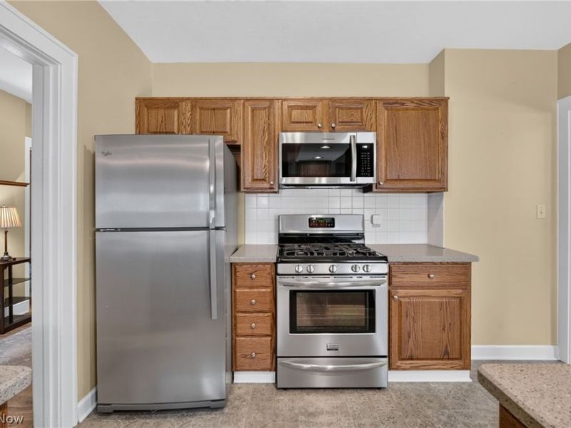 17416 Oxford Avenue, Cleveland, OH 44111 Photo 15