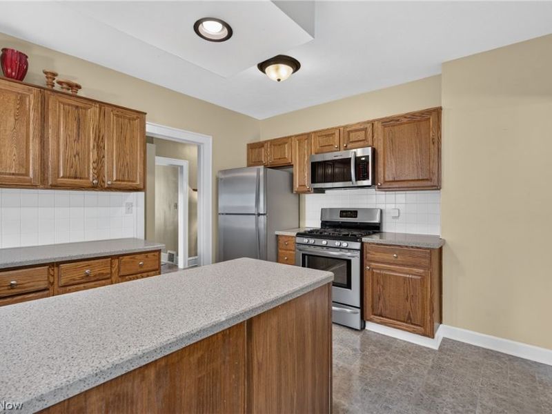 17416 Oxford Avenue, Cleveland, OH 44111 Photo 17