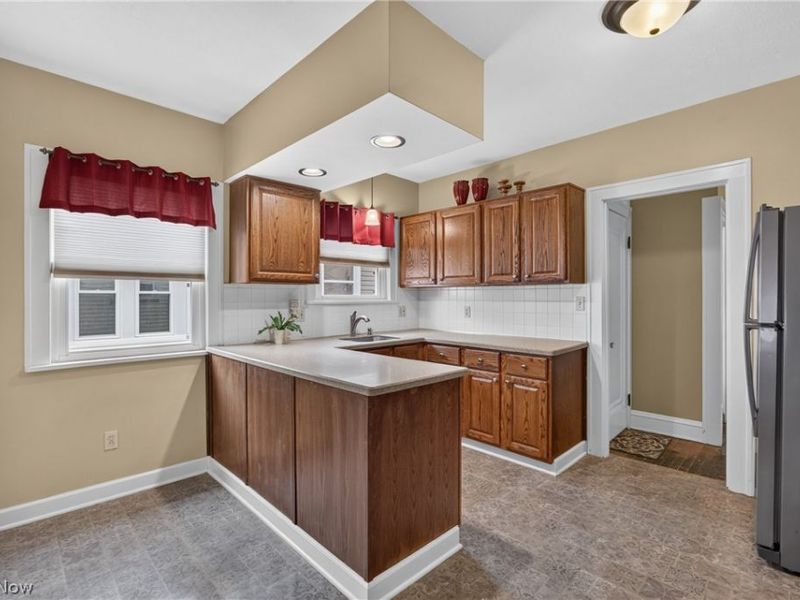 17416 Oxford Avenue, Cleveland, OH 44111 Photo 18