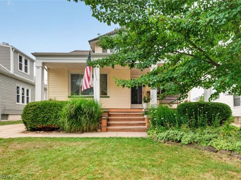 17416 Oxford Avenue, Cleveland, OH 44111 Photo 2