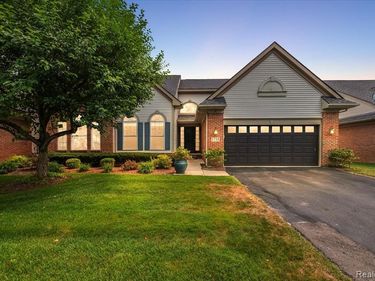 1735 Treyborne Circle, Commerce Twp, MI 48390