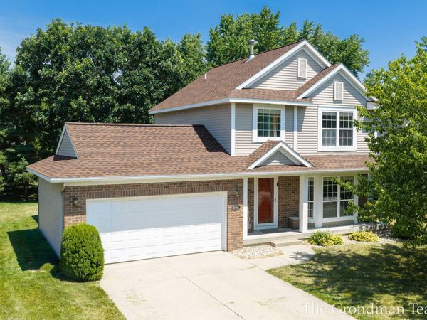 3967 E Deblaay Drive SE, Kentwood, MI 49512
