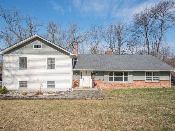 24 Valley View Trl, Sparta, NJ 07871