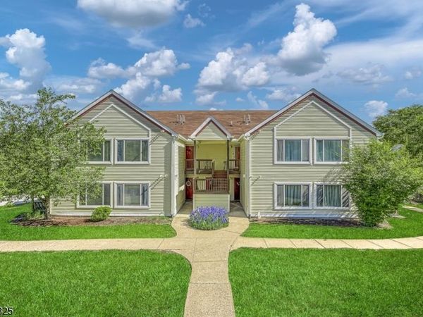 158 Falcon Ridge Way, Hamburg, NJ 07419
