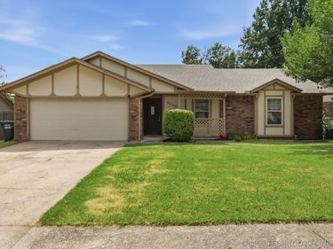 9710 N 111th East Avenue , Owasso, OK 74055