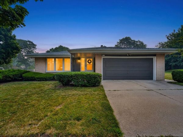 1217 Fariway Dr, Racine, WI 53405