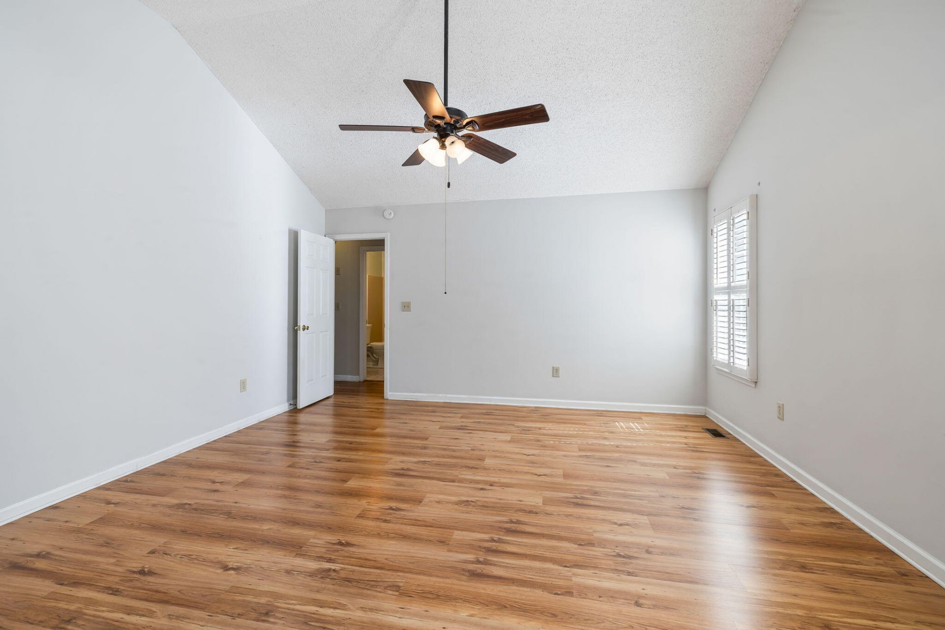 464 Cessna Avenue Photo 22