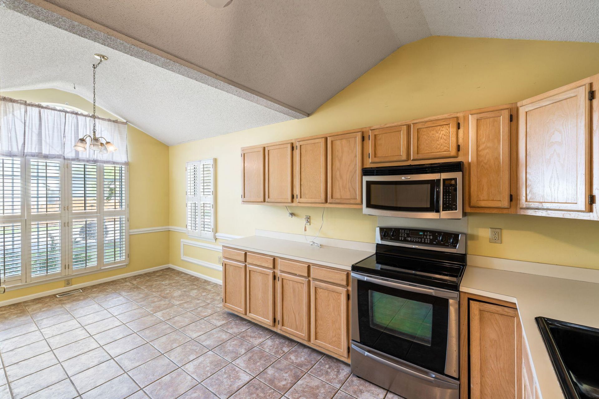 464 Cessna Avenue Photo 8