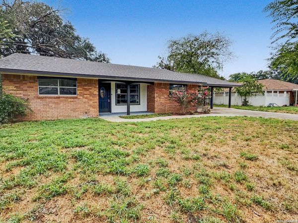 1217 E COMAL ST, Pearsall, TX 78061