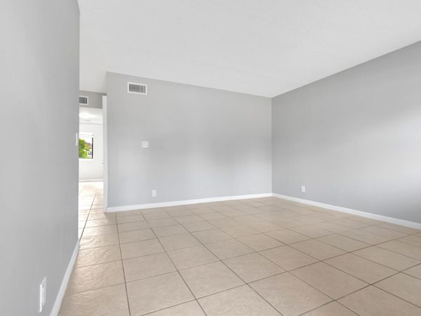 400 Nottingham Circle, Unit D, Greenacres, FL 33463