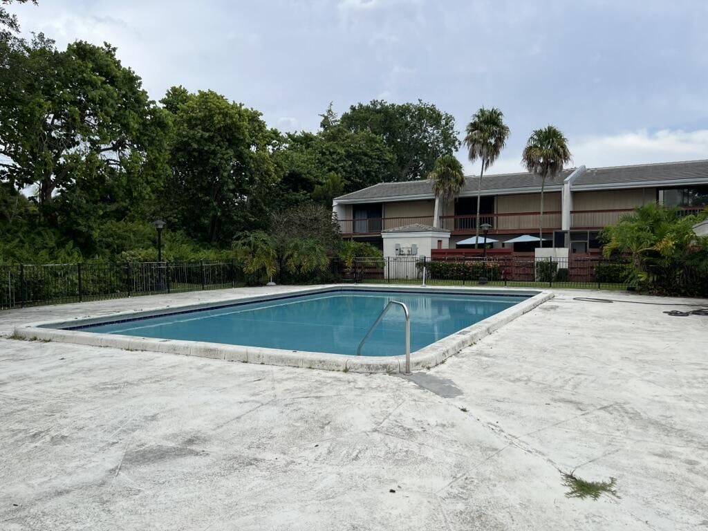 3094 Bermwood Lane, Unit 237, Hollywood, FL 33021 Photo