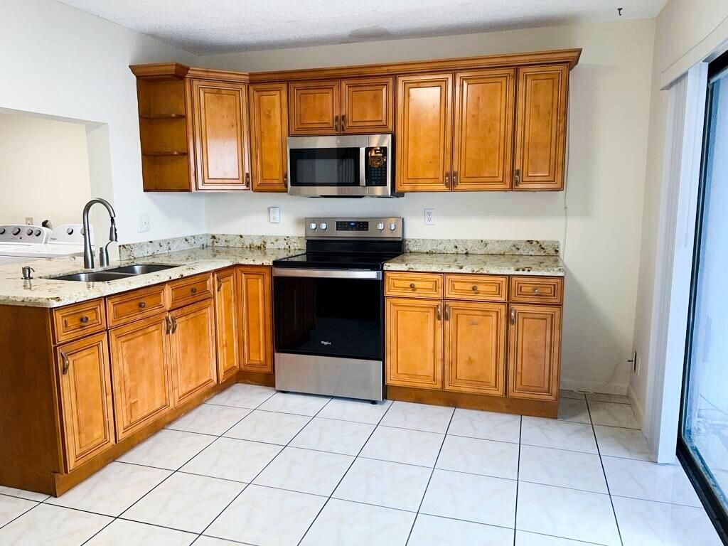 3094 Bermwood Lane, Unit 237, Hollywood, FL 33021 Photo