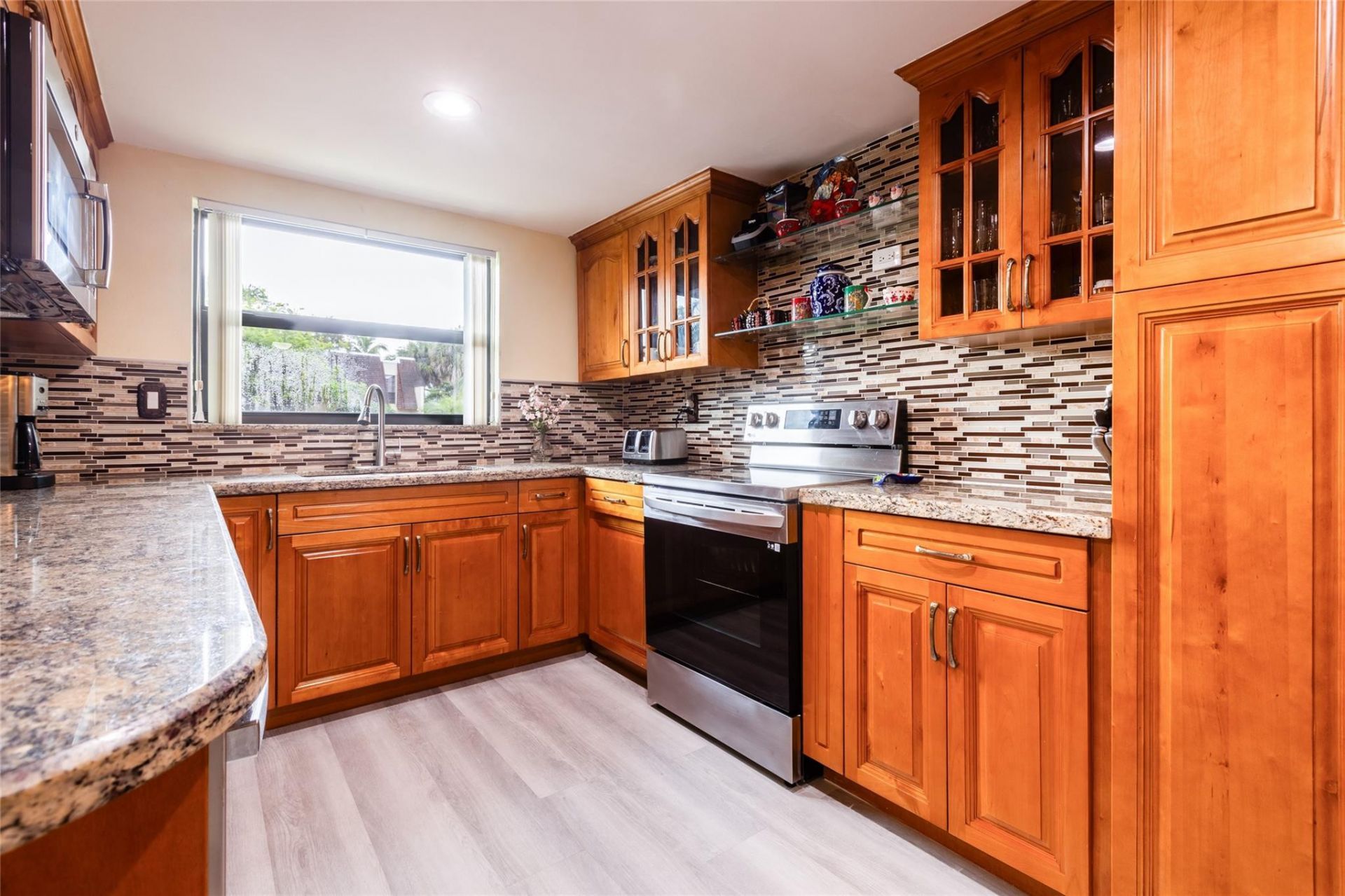 8973 Palm Tree Lane, Pembroke Pines, FL 33024 Photo