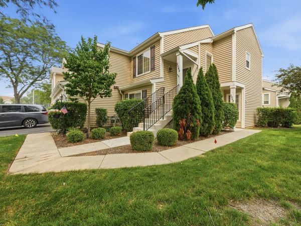 2042 Windemere Circle, Schaumburg, IL 60194