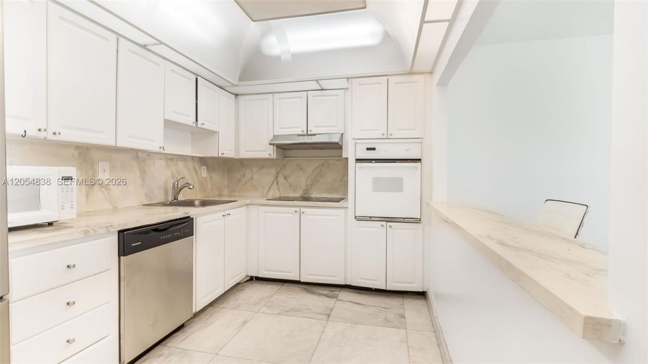 19380 Collins Ave , Unit 1423, Sunny Isles Beach, FL 33160 Photo