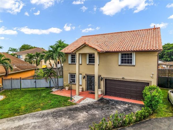 7733 NW 192 St, Hialeah, FL 33015