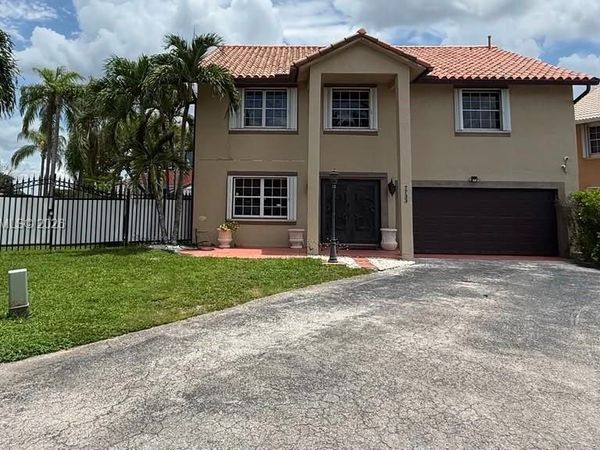 7733 NW 192 St, Hialeah, FL 33015
