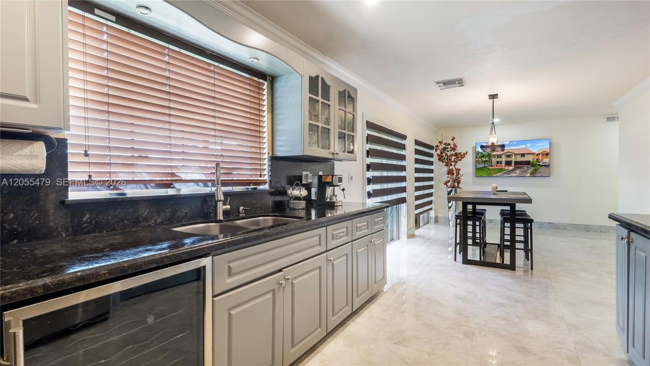 7733 NW 192 St, Hialeah, FL 33015 Photo