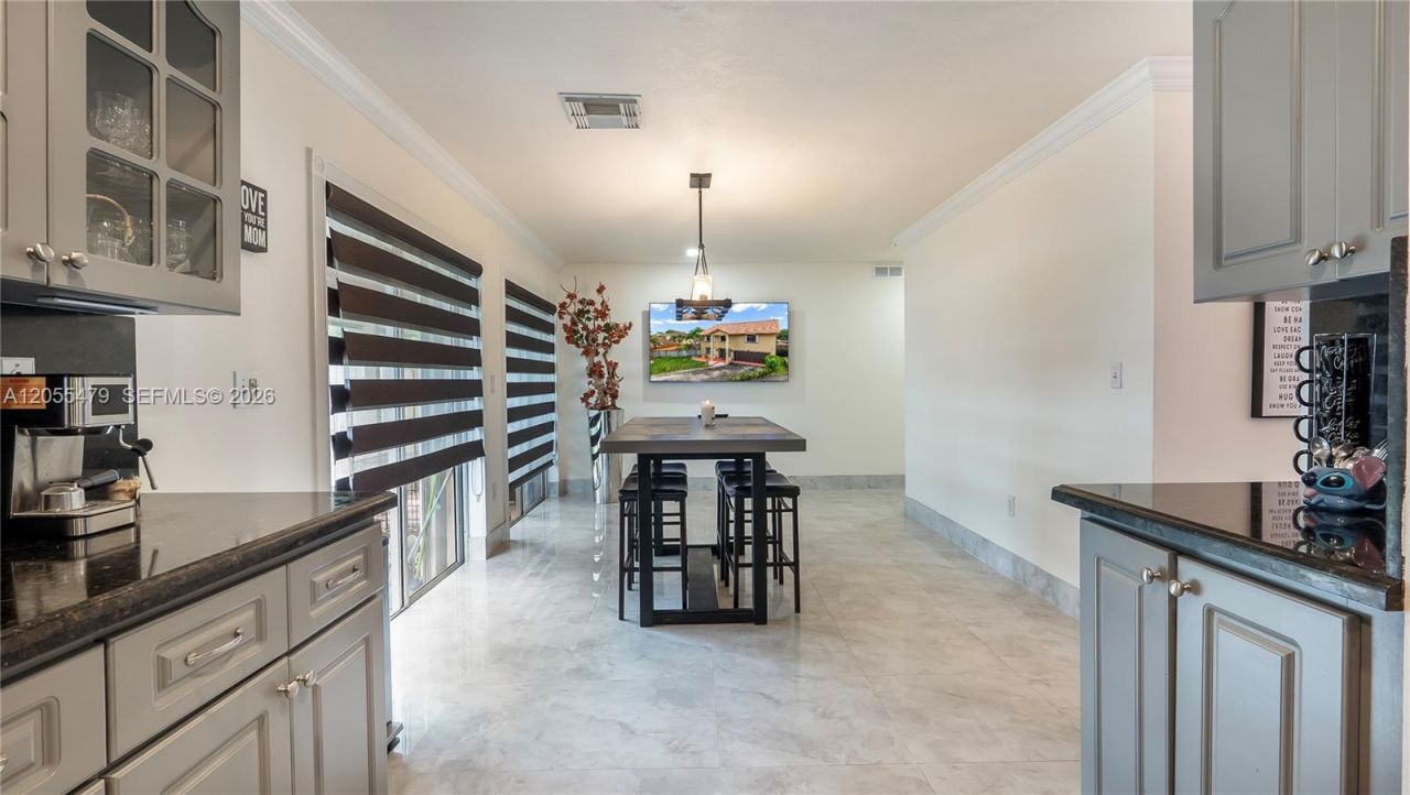 7733 NW 192 St, Hialeah, FL 33015 Photo