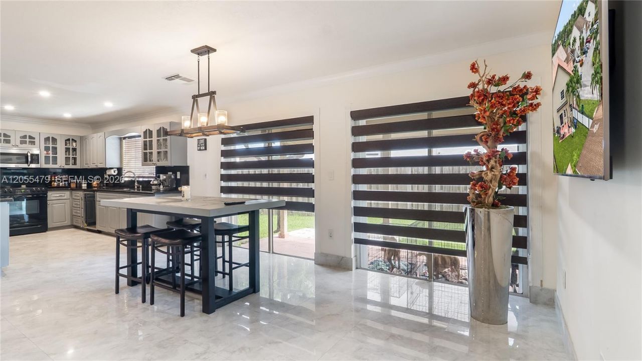 7733 NW 192 St, Hialeah, FL 33015 Photo