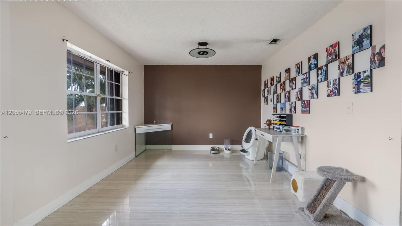 7733 NW 192 St, Hialeah, FL 33015 Photo