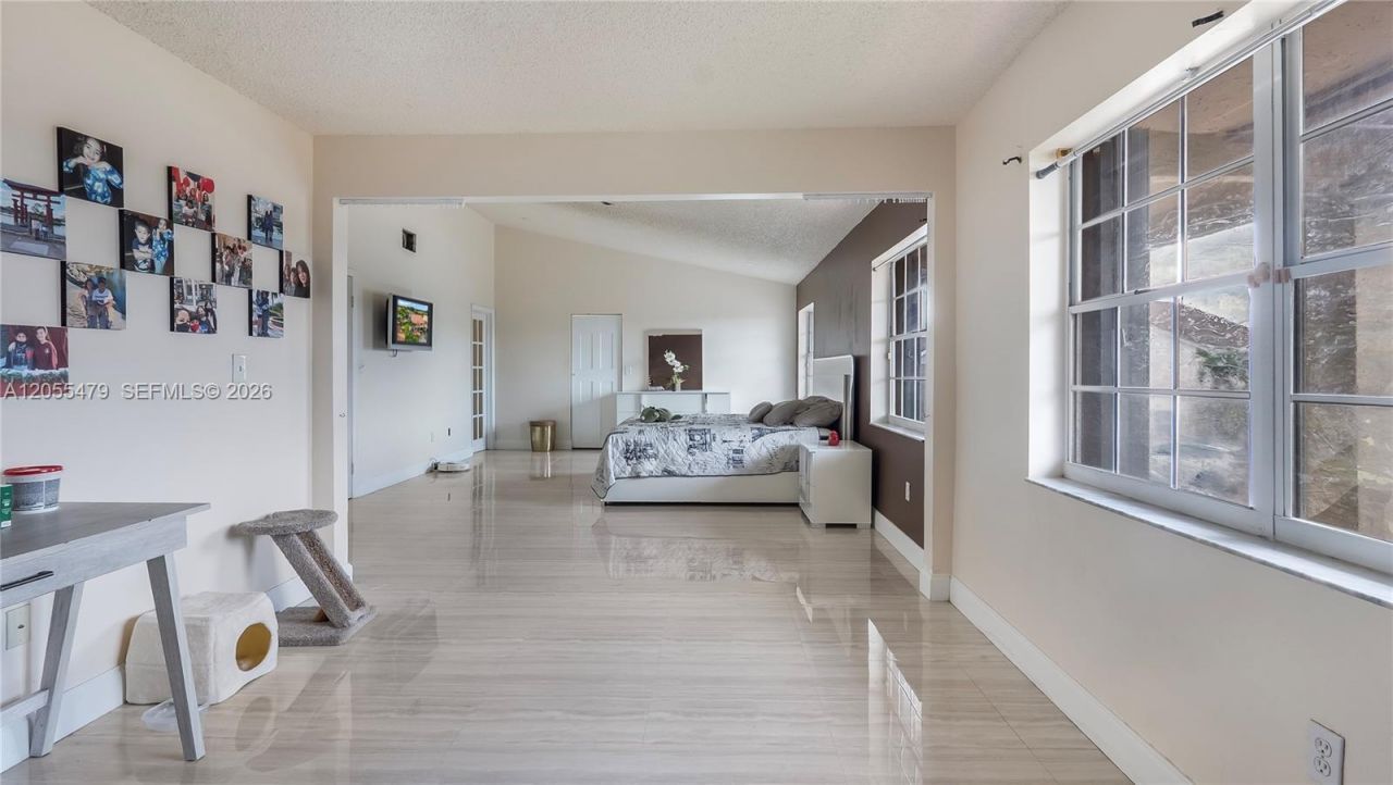 7733 NW 192 St, Hialeah, FL 33015 Photo