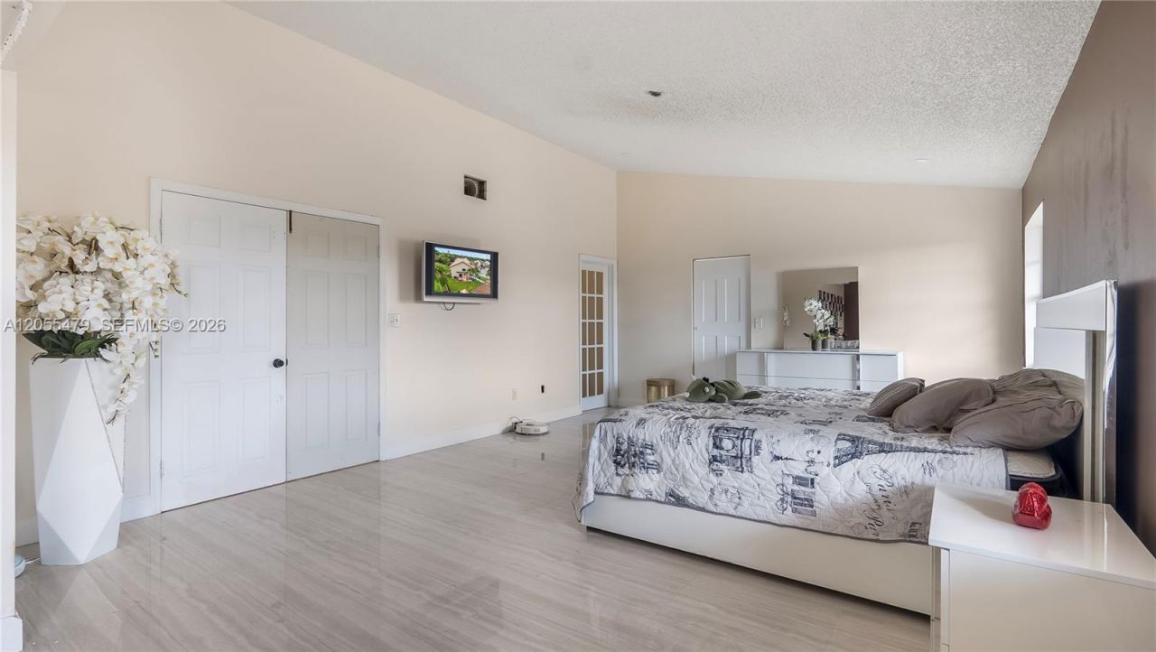 7733 NW 192 St, Hialeah, FL 33015 Photo