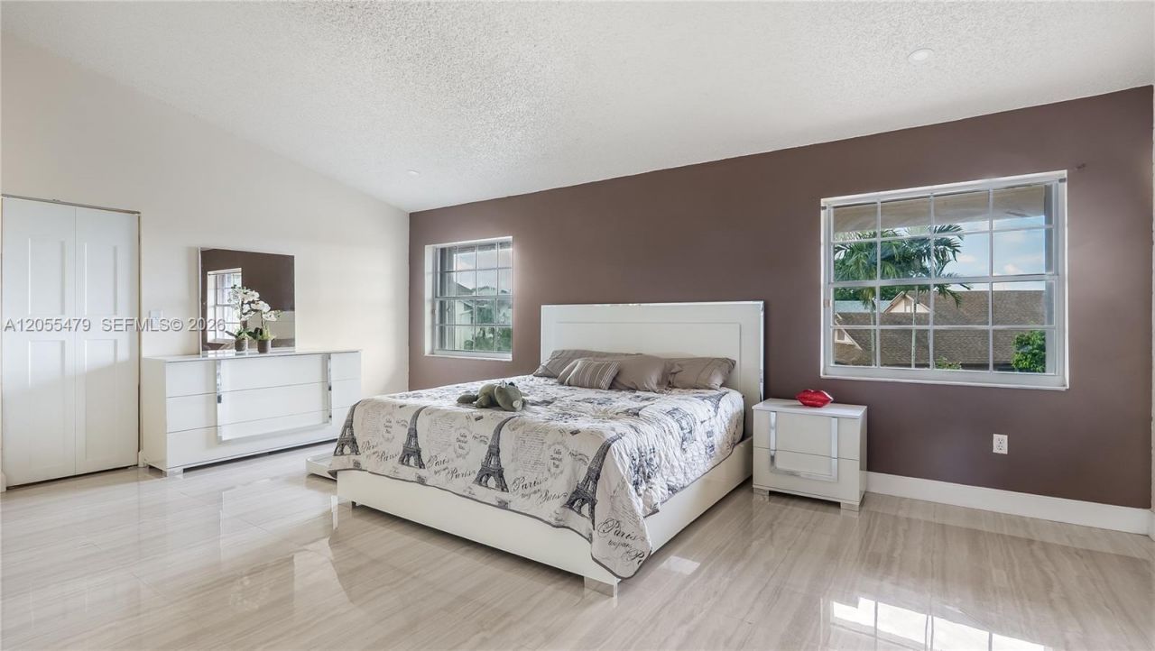 7733 NW 192 St, Hialeah, FL 33015 Photo