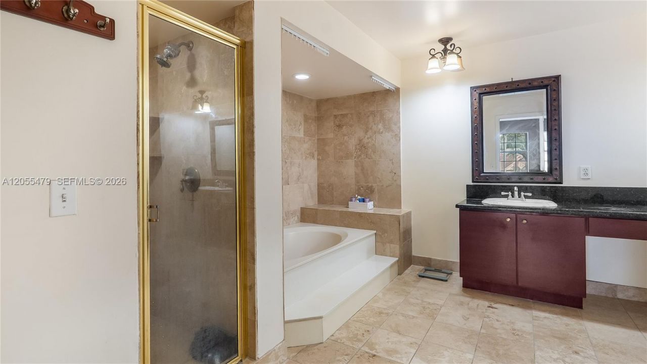 7733 NW 192 St, Hialeah, FL 33015 Photo