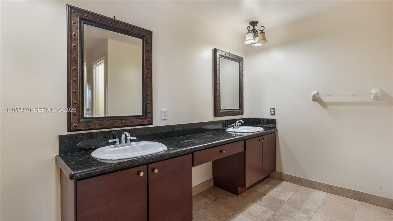 7733 NW 192 St, Hialeah, FL 33015 Photo