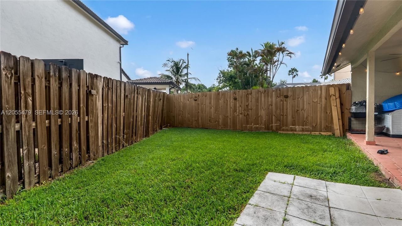 7733 NW 192 St, Hialeah, FL 33015 Photo