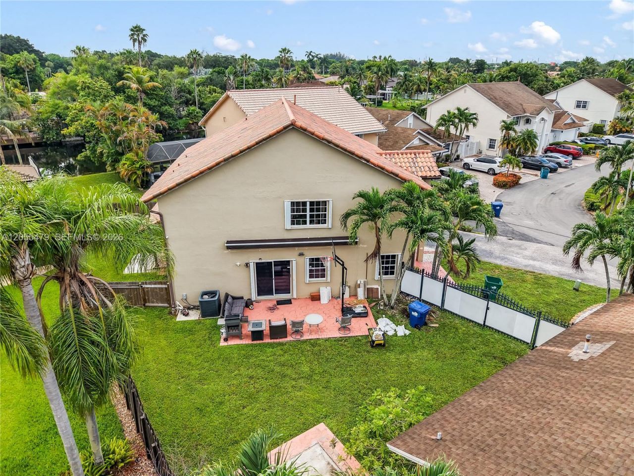 7733 NW 192 St, Hialeah, FL 33015 Photo