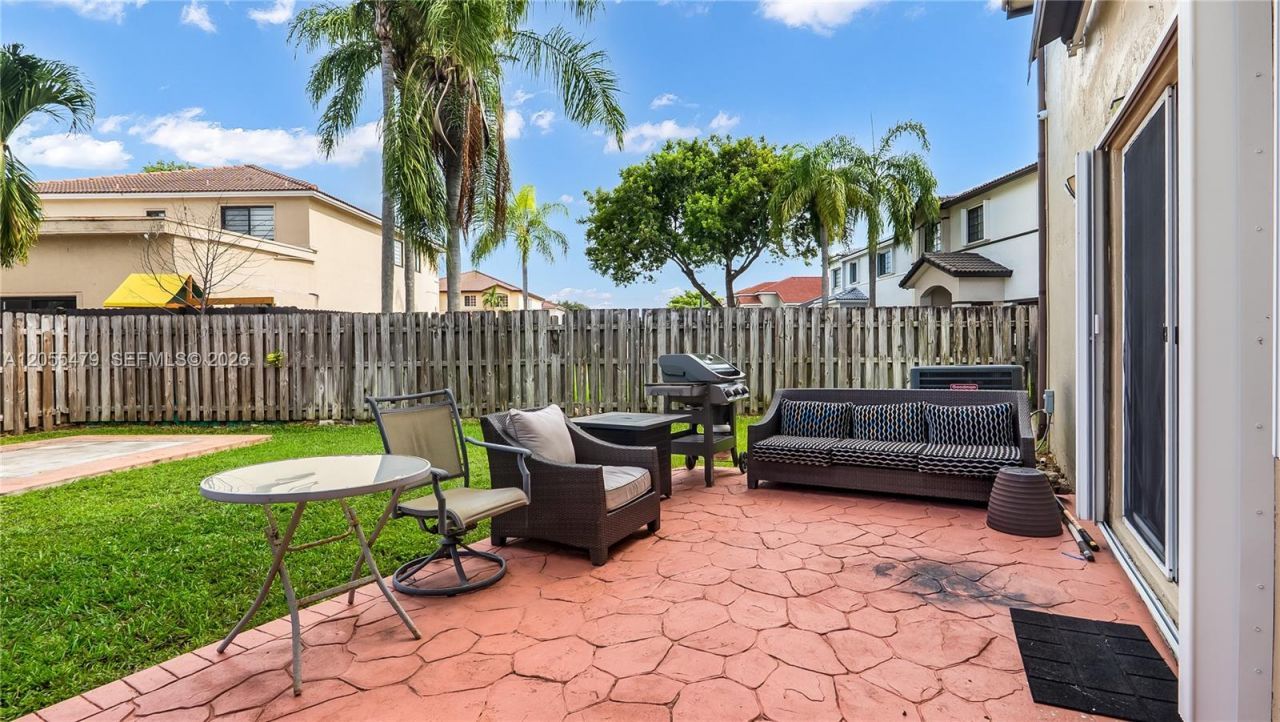7733 NW 192 St, Hialeah, FL 33015 Photo