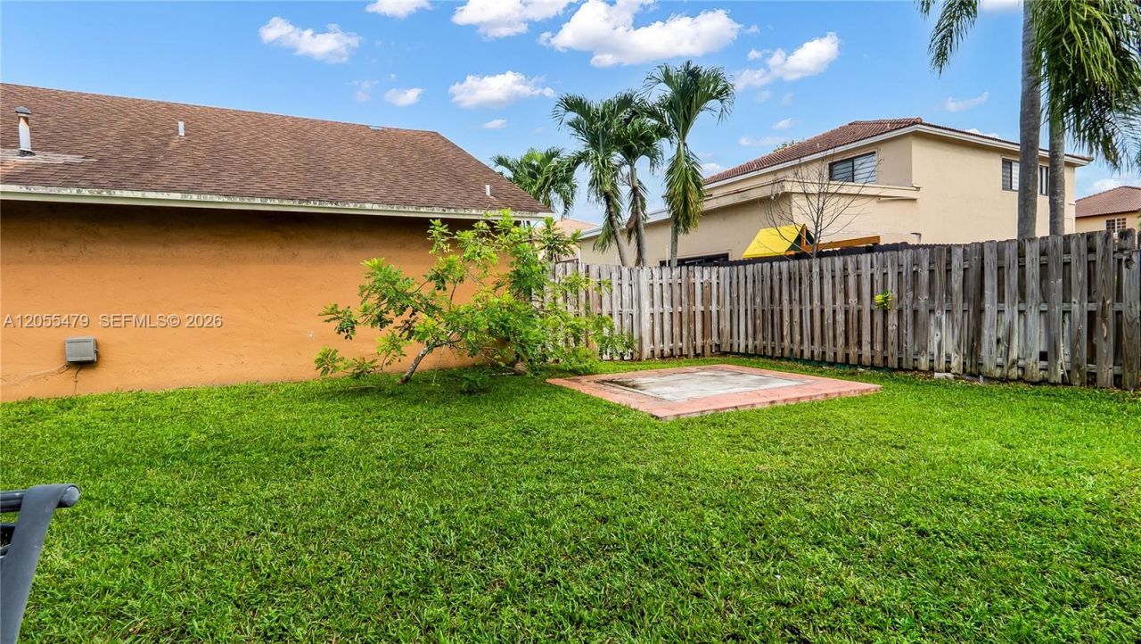 7733 NW 192 St, Hialeah, FL 33015 Photo