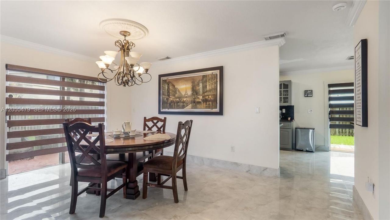 7733 NW 192 St, Hialeah, FL 33015 Photo