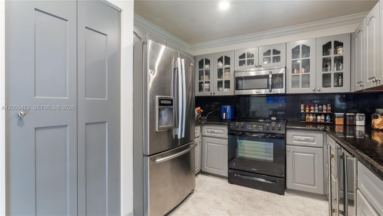 7733 NW 192 St, Hialeah, FL 33015 Photo