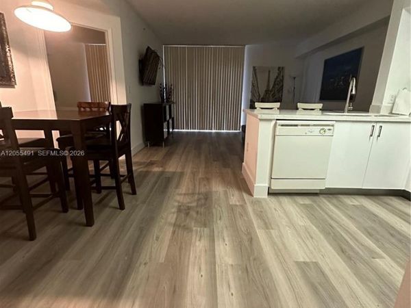5085 NW 7th St , Unit 410, Miami, FL 33126