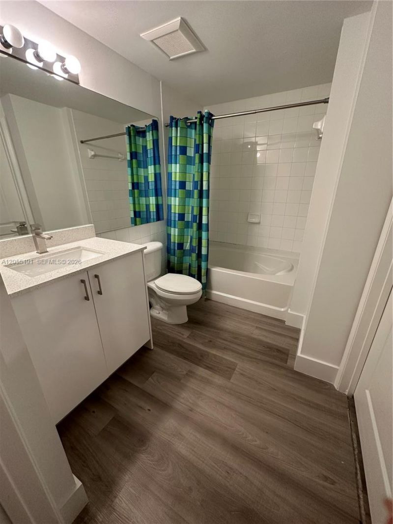 5085 NW 7th St , Unit 410, Miami, FL 33126 Photo