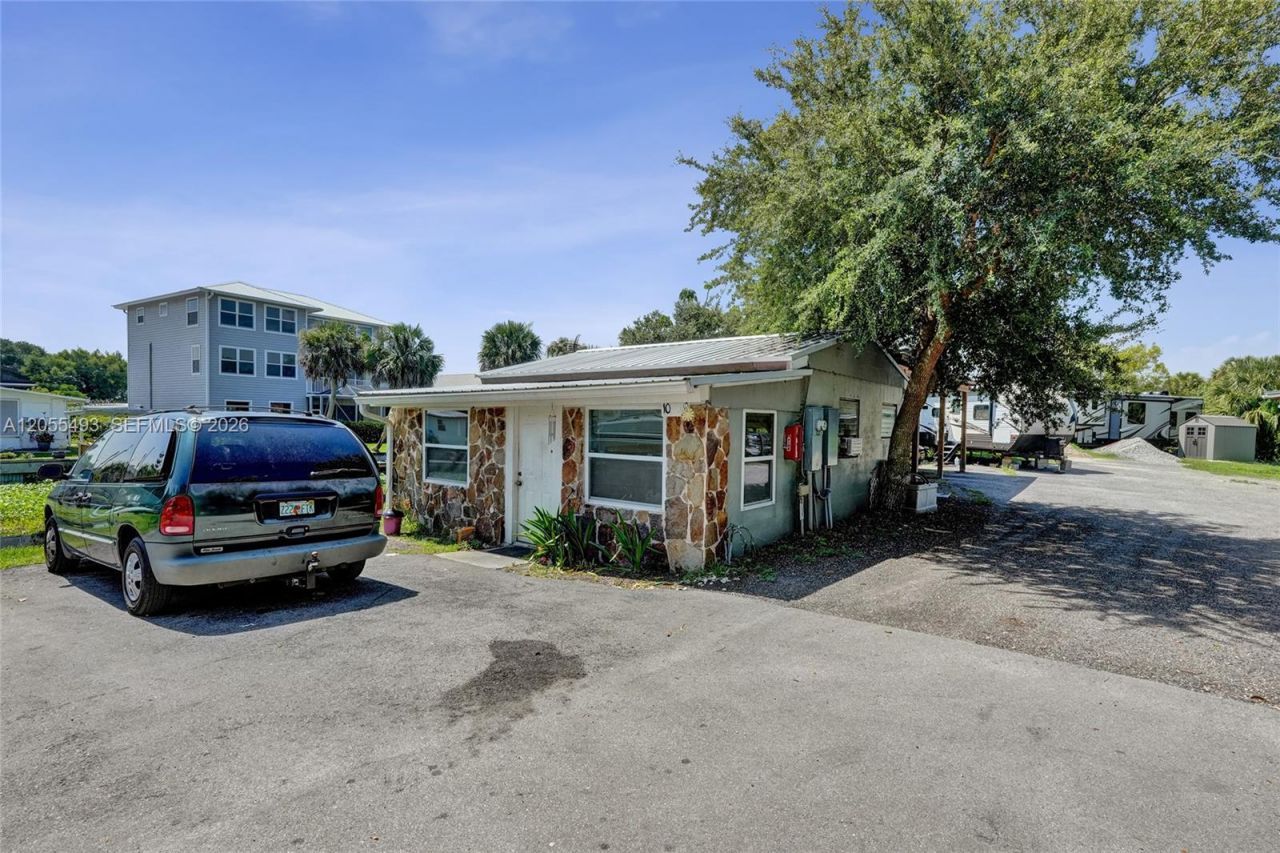 1069 Marina, Moore Haven, FL 33471 Photo