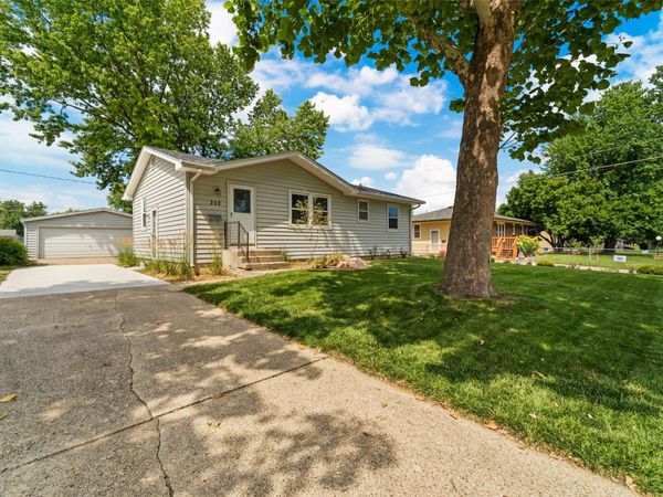 302 NE 6th Street , Ankeny, IA 50021