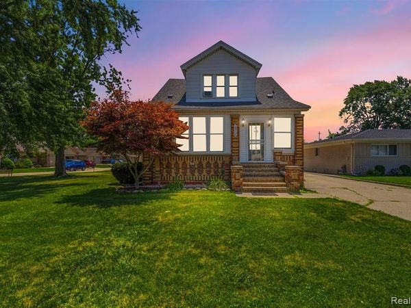 19116 Masonic Boulevard , Roseville, MI 48066