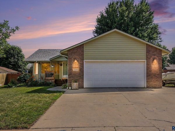 205 W Hackberry St, Brandon, SD 57005