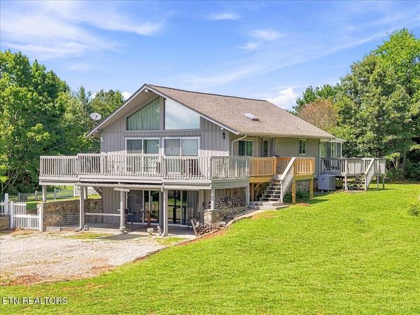 1818 Circle Lake Drive, Dandridge, TN 37725
