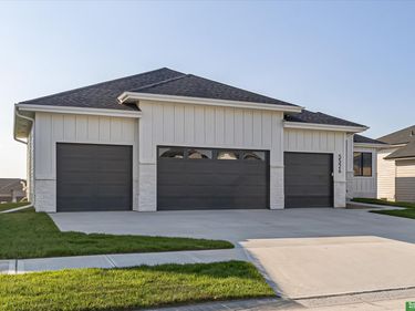10715 S 220th Street, Gretna, NE 68028