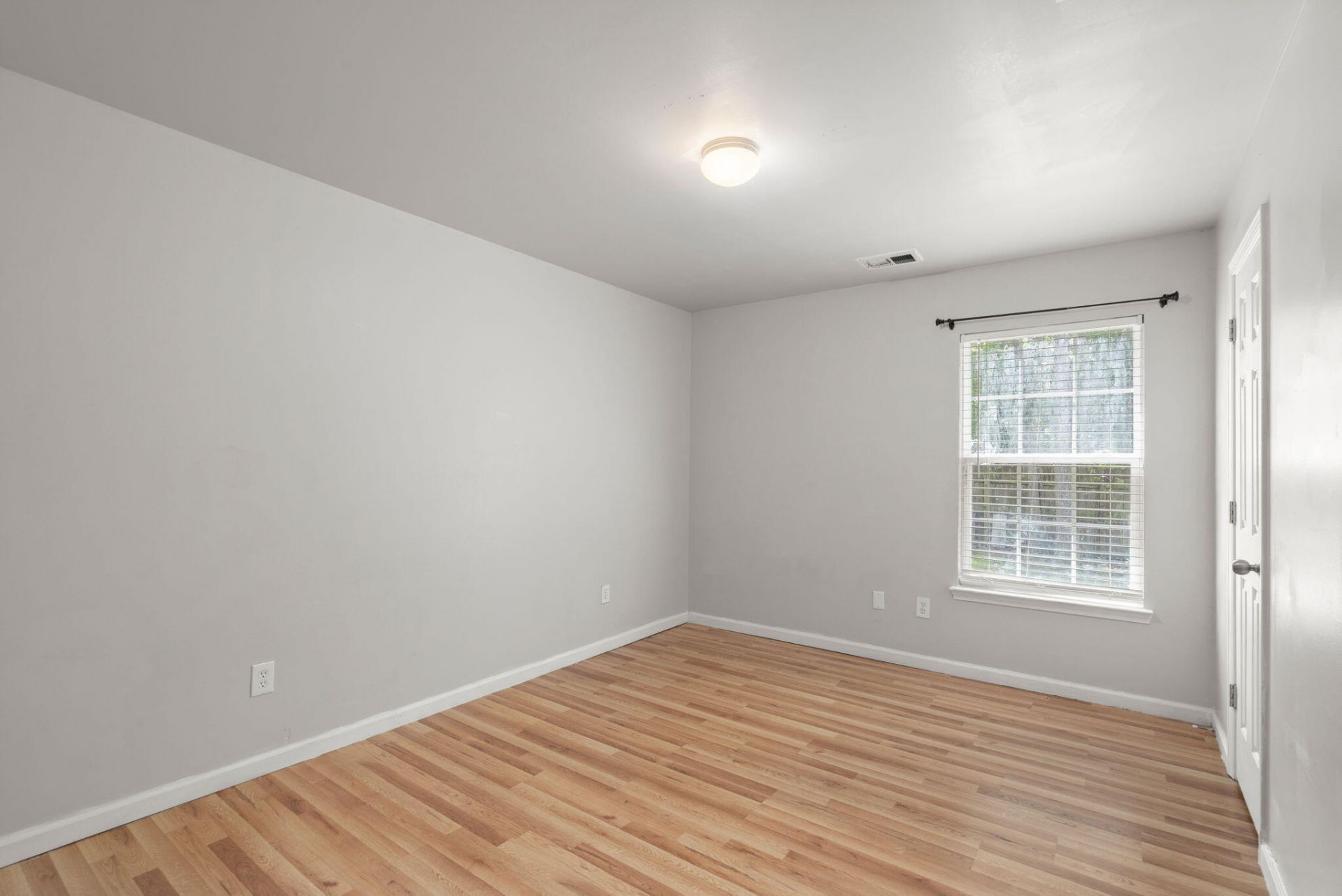 132 Coronet Street Photo 14