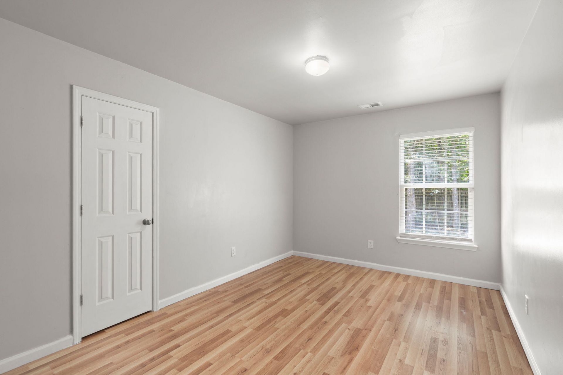 132 Coronet Street Photo 16