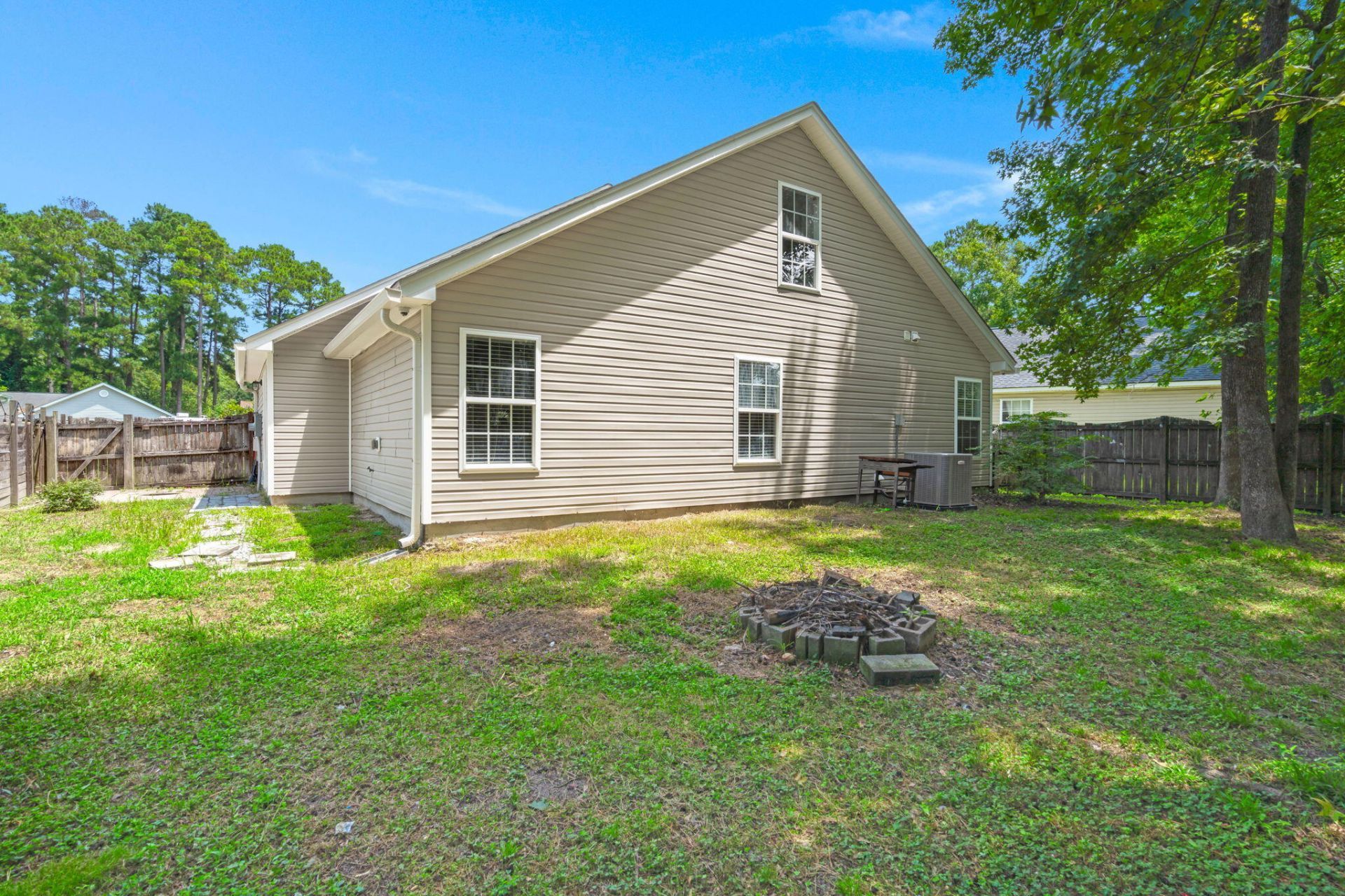 132 Coronet Street Photo 24