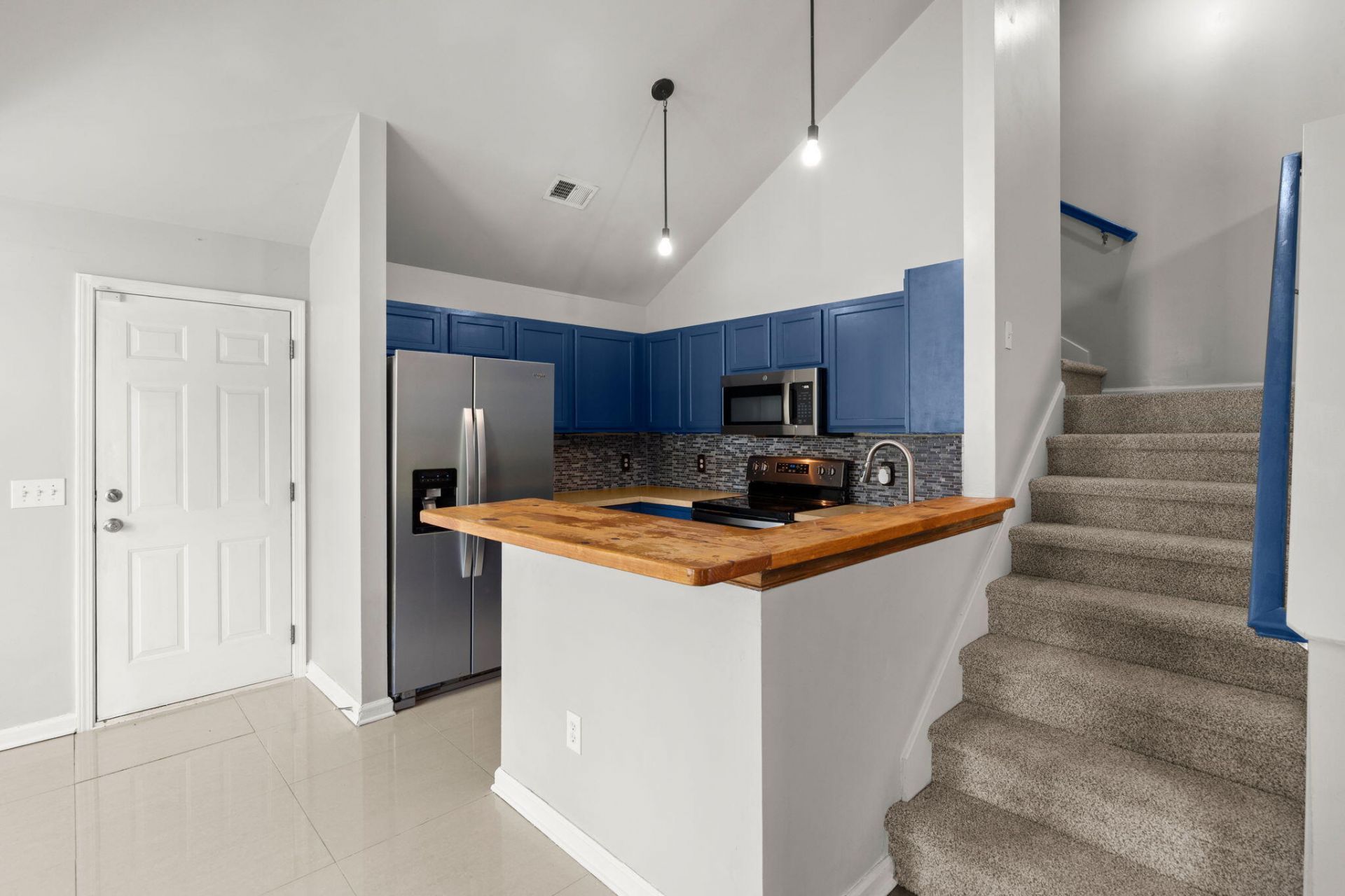 132 Coronet Street Photo 7